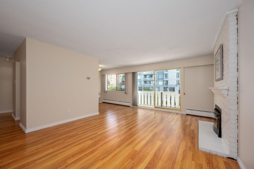 302-1345 Chesterfield Avenue, North Vancouver, BC 