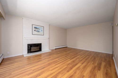 302-1345 Chesterfield Avenue, North Vancouver, BC 