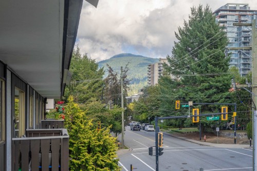 302-1345 Chesterfield Avenue, North Vancouver, BC 