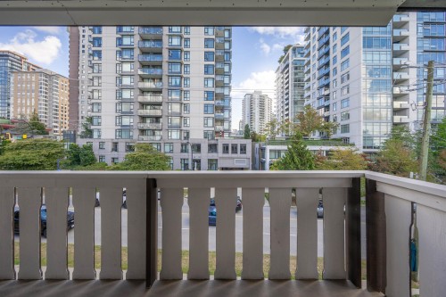 302-1345 Chesterfield Avenue, North Vancouver, BC 