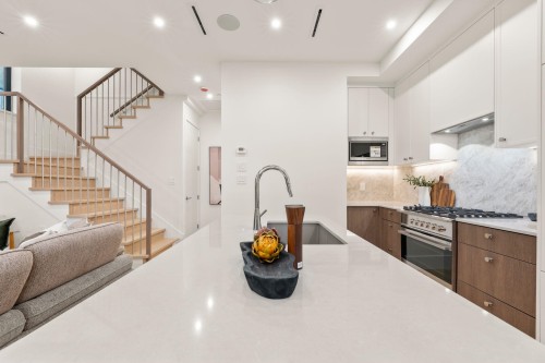 1-2735 Eton Street, Vancouver, BC 