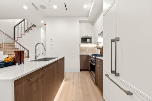 1-2735 Eton Street, Vancouver, BC 