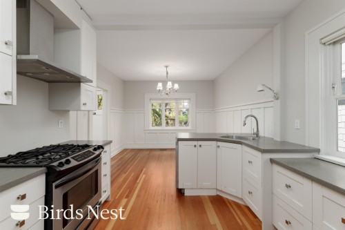 2106 6Th Avenue E, Vancouver, BC 