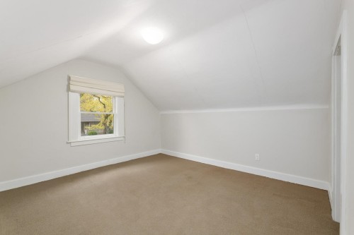 2106 6Th Avenue E, Vancouver, BC 