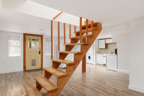 2106 6Th Avenue E, Vancouver, BC 