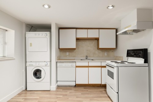 2106 6Th Avenue E, Vancouver, BC 
