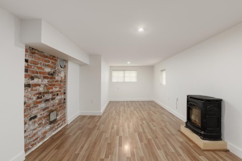 2106 6Th Avenue E, Vancouver, BC 