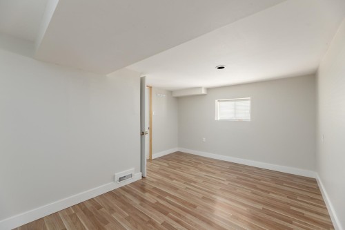 2106 6Th Avenue E, Vancouver, BC 