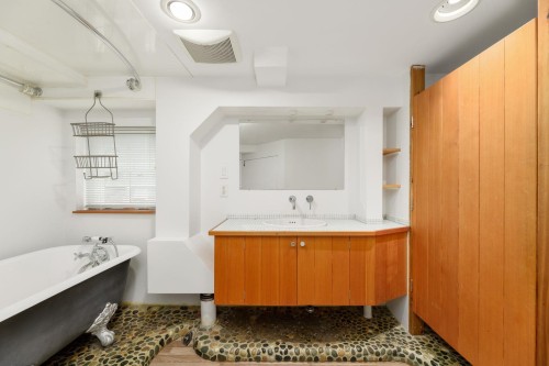 2106 6Th Avenue E, Vancouver, BC 