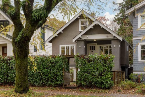 2106 6Th Avenue E, Vancouver, BC 