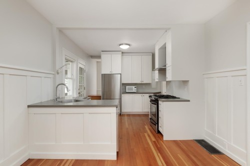 2106 6Th Avenue E, Vancouver, BC 