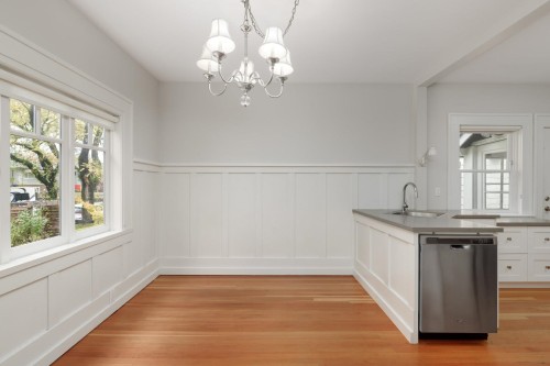 2106 6Th Avenue E, Vancouver, BC 