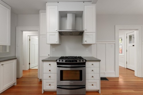 2106 6Th Avenue E, Vancouver, BC 