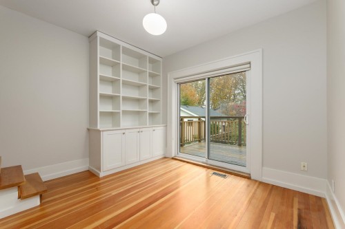 2106 6Th Avenue E, Vancouver, BC 