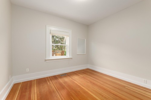 2106 6Th Avenue E, Vancouver, BC 