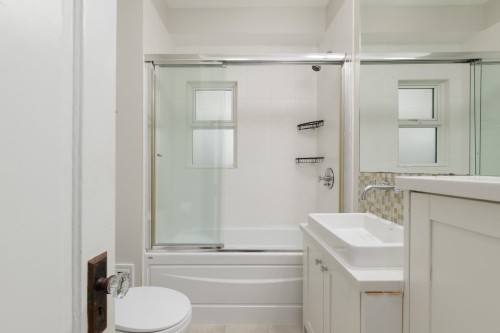 2106 6Th Avenue E, Vancouver, BC 