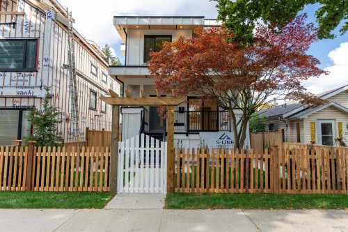 1-5385 Earles Street, Vancouver, BC 