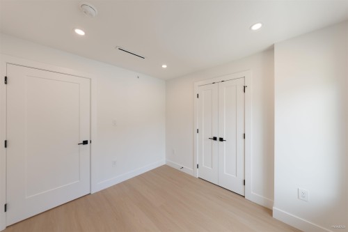 1-5385 Earles Street, Vancouver, BC 