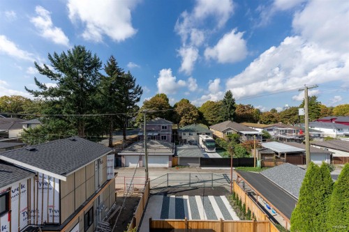 1-5385 Earles Street, Vancouver, BC 
