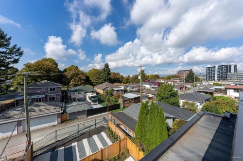 1-5385 Earles Street, Vancouver, BC 