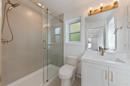 1-5385 Earles Street, Vancouver, BC 
