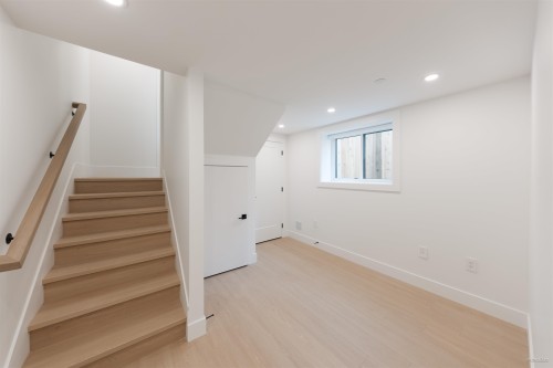 1-5385 Earles Street, Vancouver, BC 