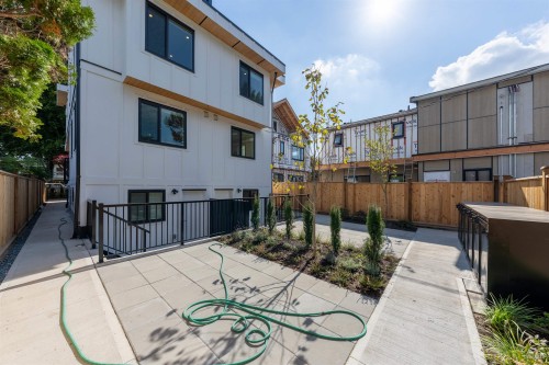 1-5385 Earles Street, Vancouver, BC 