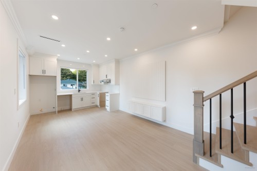 1-5385 Earles Street, Vancouver, BC 