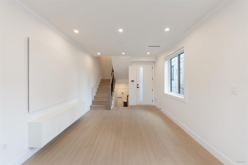 1-5385 Earles Street, Vancouver, BC 
