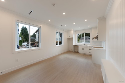1-5385 Earles Street, Vancouver, BC 