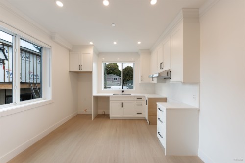 1-5385 Earles Street, Vancouver, BC 