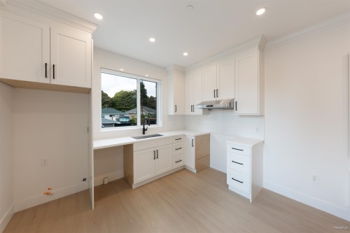 1-5385 Earles Street, Vancouver, BC 