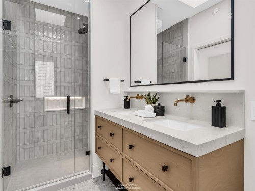 2-4088 Maple Crescent, Vancouver, BC 