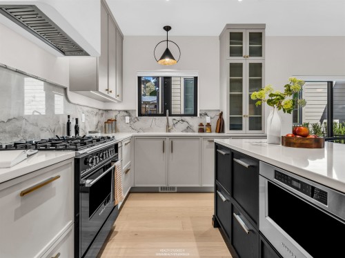 2-4088 Maple Crescent, Vancouver, BC 