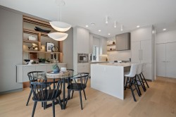2-2211 William Street  Vancouver, BC V5L 2S5