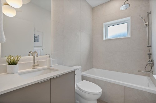 2-2211 William Street, Vancouver, BC 