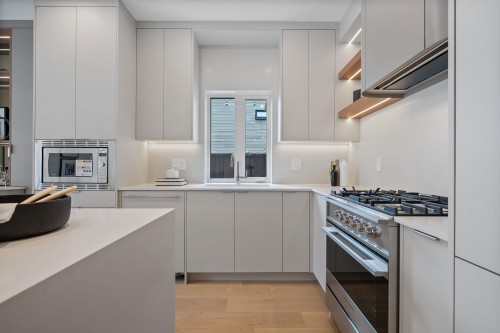 2-2211 William Street, Vancouver, BC 