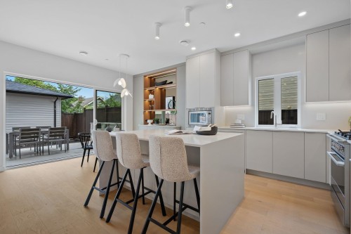 2-2211 William Street, Vancouver, BC 