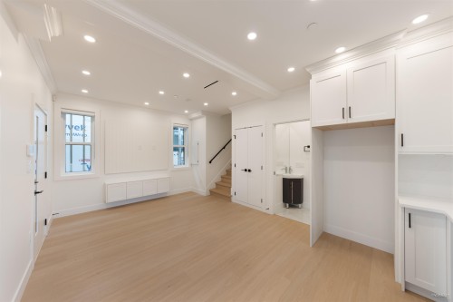 2-5385 Earles Street, Vancouver, BC 