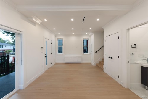 2-5385 Earles Street, Vancouver, BC 