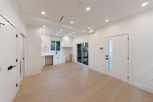 2-5385 Earles Street, Vancouver, BC 