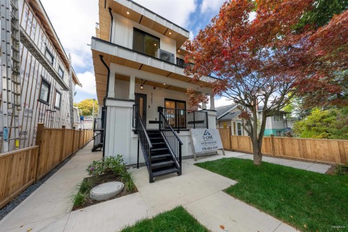 2-5385 Earles Street, Vancouver, BC 