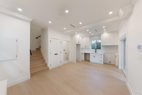2-5385 Earles Street, Vancouver, BC 