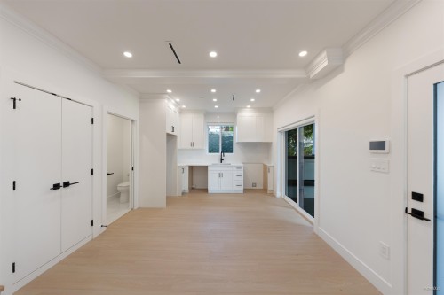 2-5385 Earles Street, Vancouver, BC 