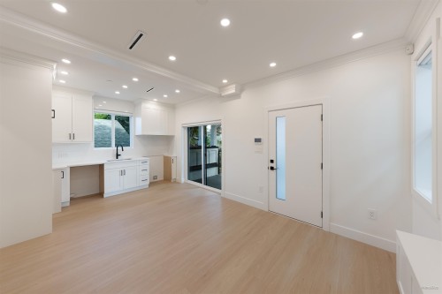 2-5385 Earles Street, Vancouver, BC 