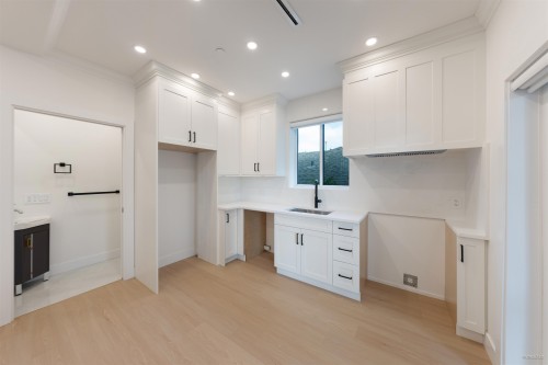 2-5385 Earles Street, Vancouver, BC 