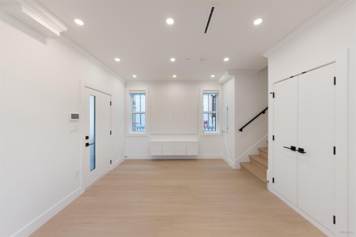 2-5385 Earles Street, Vancouver, BC 