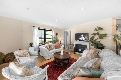 626 13Th Street E, North Vancouver, BC 