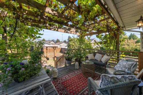 626 13Th Street E, North Vancouver, BC 