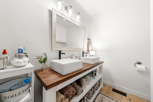 626 13Th Street E, North Vancouver, BC 